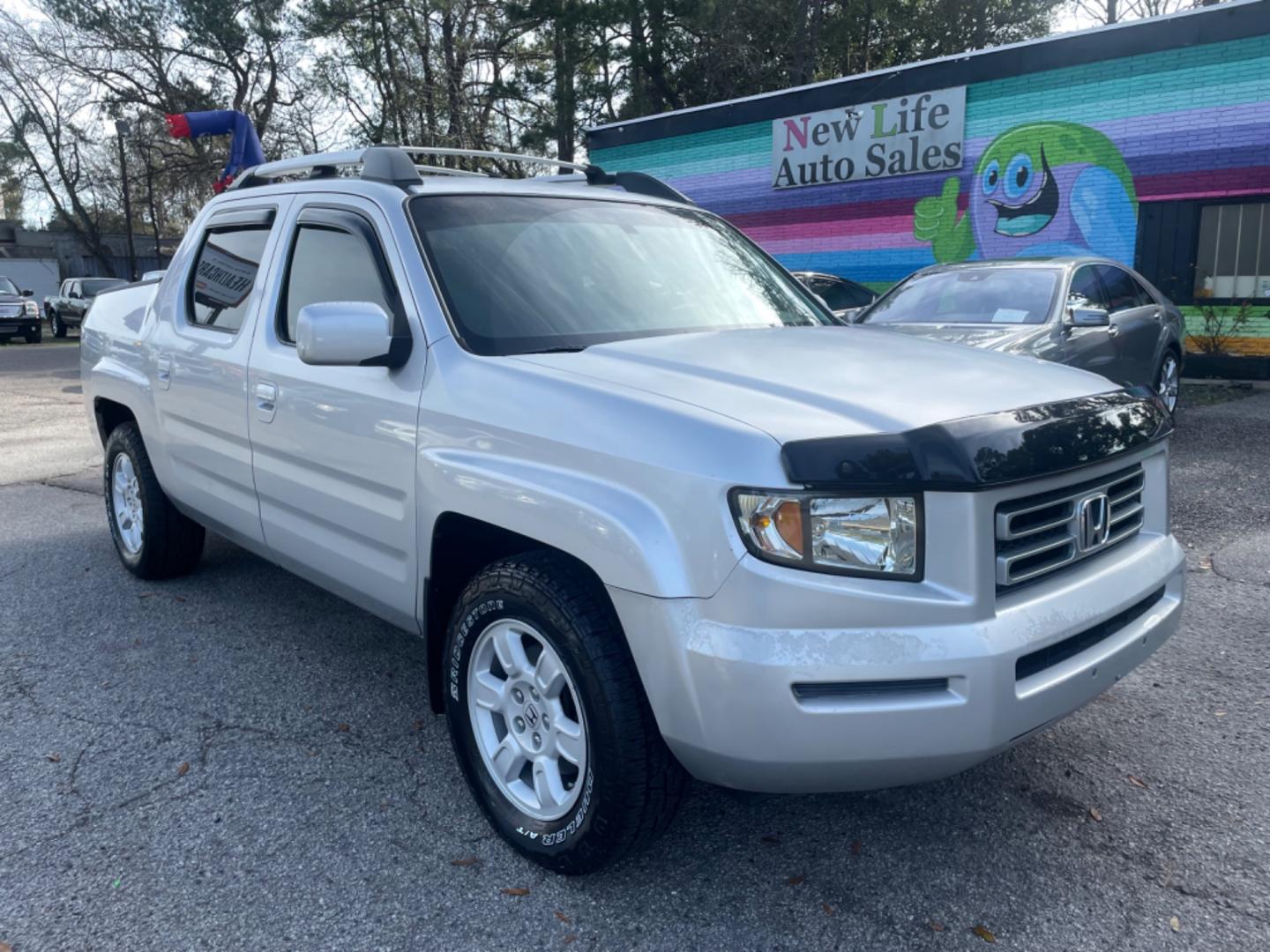 2007 SILVER HONDA RIDGELINE RTS (2HJYK16467H) with an 3.5L engine, Automatic transmission, located at 5103 Dorchester Rd., Charleston, SC, 29418-5607, (843) 767-1122, 36.245171, -115.228050 - Clean & Spacious Interior with 6-Disc CD/AUX/Sat, Dual Climate Control, Power Everything (windows, locks, seats, mirrors), All-weather Mats, Keyless Entry, Tow Package, Alloy Wheels. Clean CarFax (no accidents reported!) Local Trade-in!! 146k miles Located at New Life Auto Sales! 2023 WINNER for Po - Photo#0